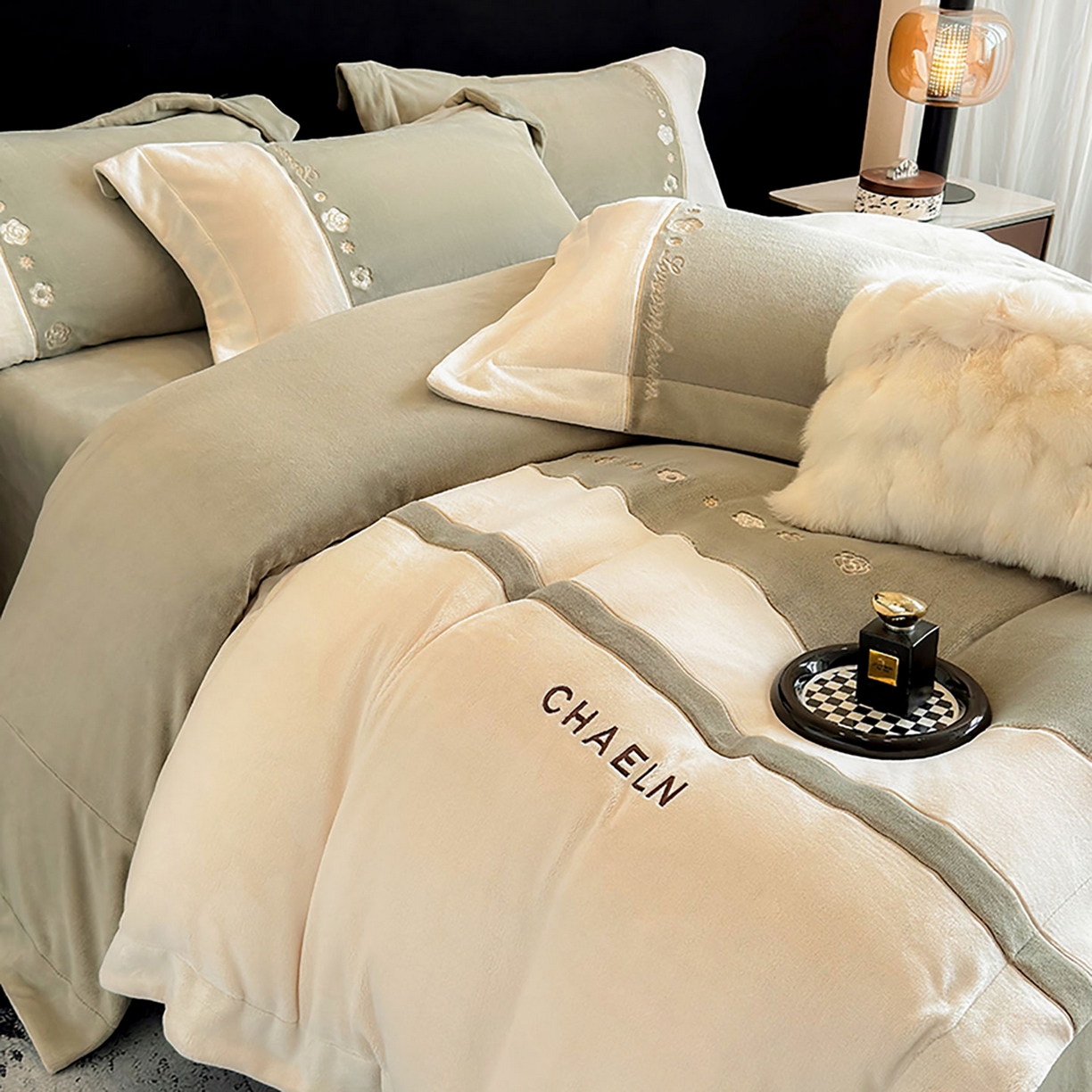 91家纺网 家纺一手货源 找家纺 （总）奥汀洛家纺 2025新款刺绣高克重牛奶绒工艺款四件套-慕斯