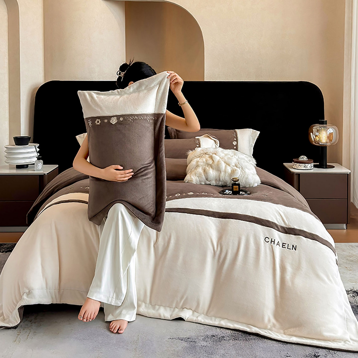 91家纺网 家纺一手货源 找家纺 （总）奥汀洛家纺 2025新款刺绣高克重牛奶绒工艺款四件套-慕斯