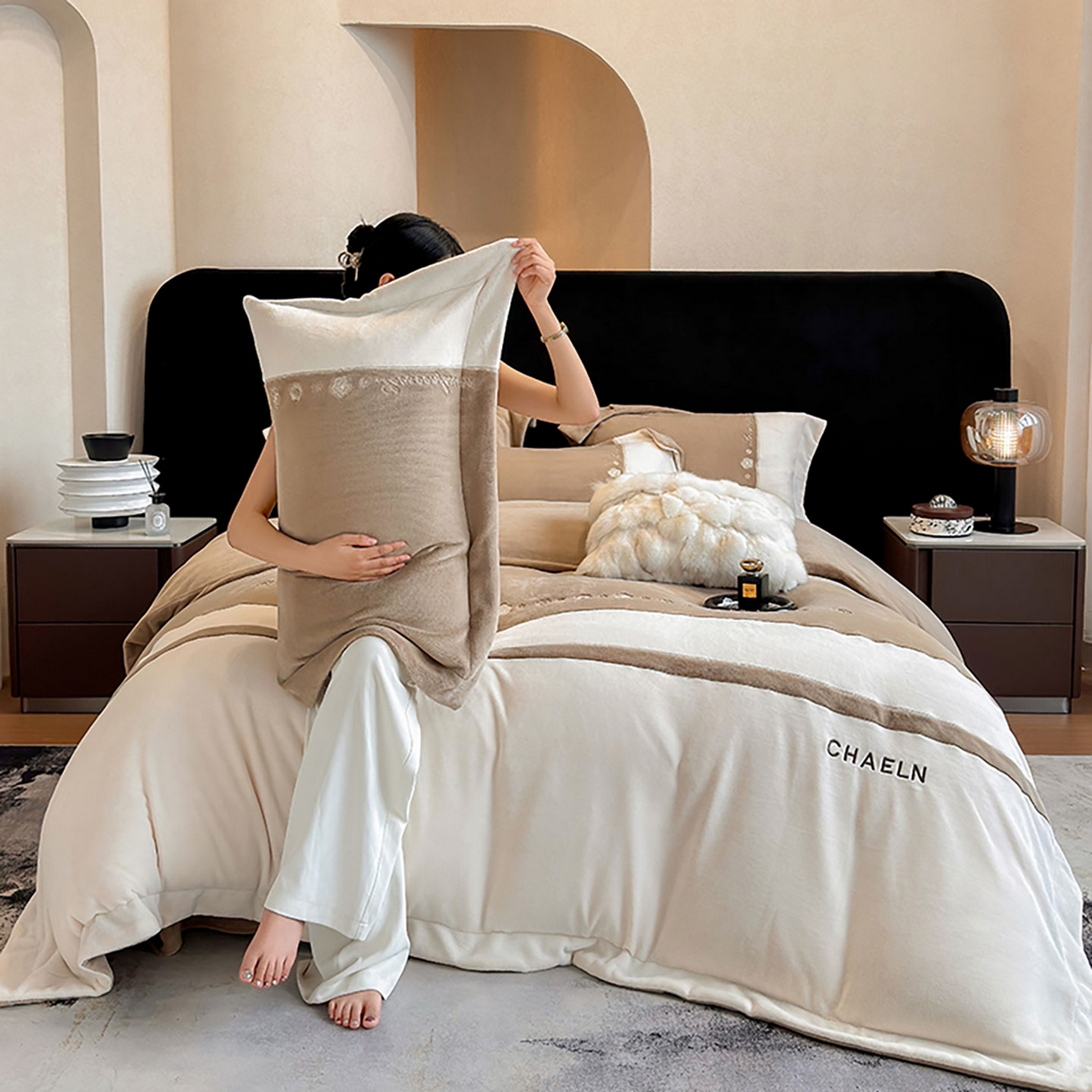 91家纺网 家纺一手货源 找家纺 （总）奥汀洛家纺 2025新款刺绣高克重牛奶绒工艺款四件套-慕斯