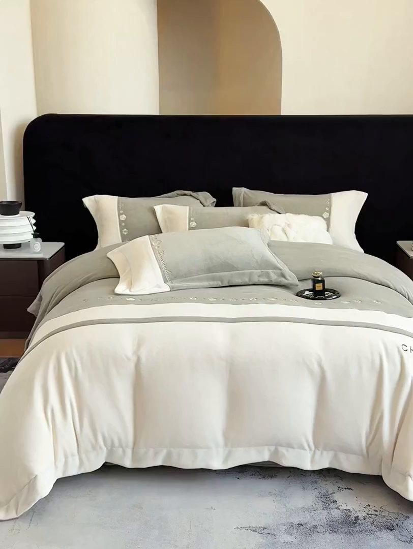 91家纺网 家纺一手货源 找家纺 （总）奥汀洛家纺 2025新款刺绣高克重牛奶绒工艺款四件套-慕斯