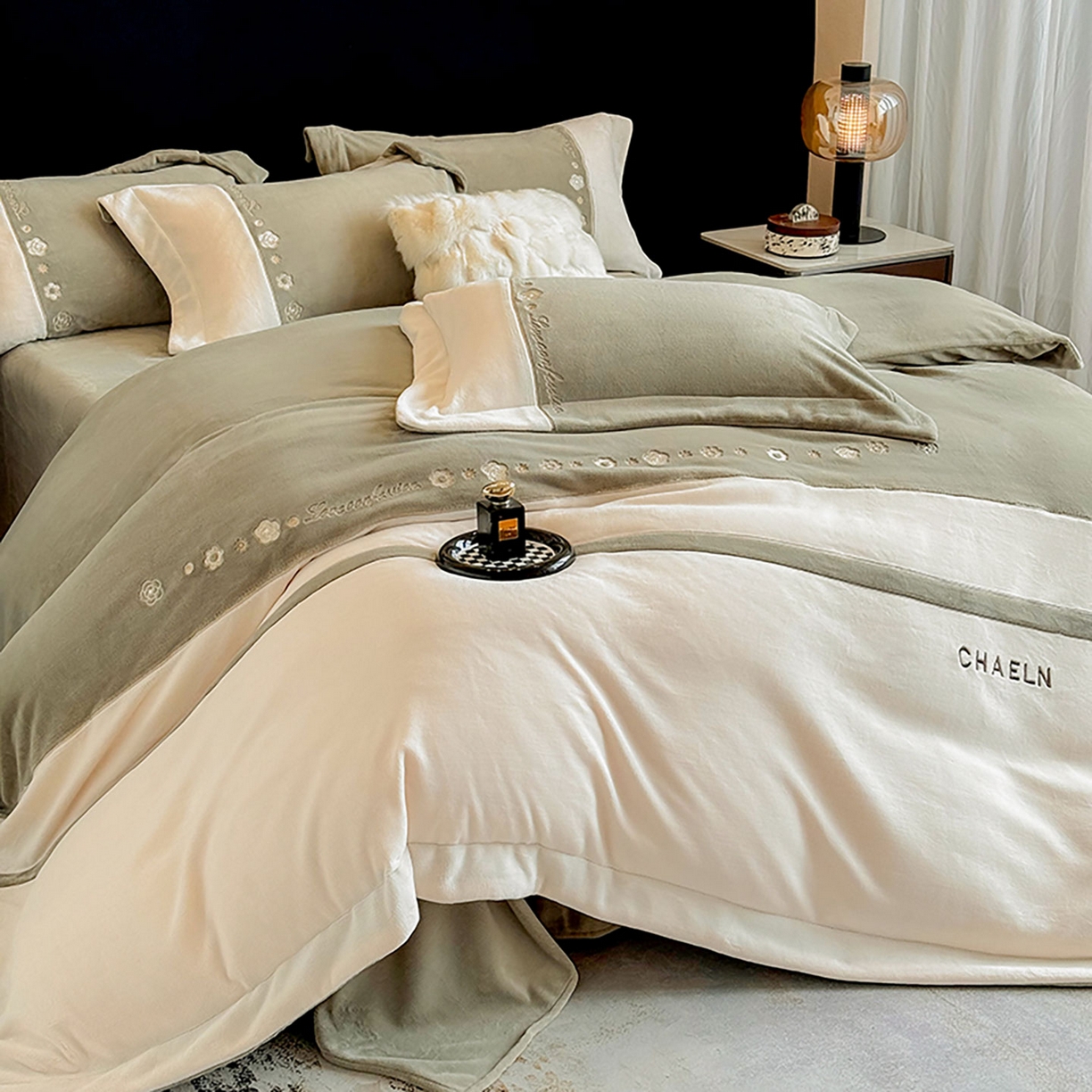 91家纺网 家纺一手货源 找家纺 （总）奥汀洛家纺 2025新款刺绣高克重牛奶绒工艺款四件套-慕斯