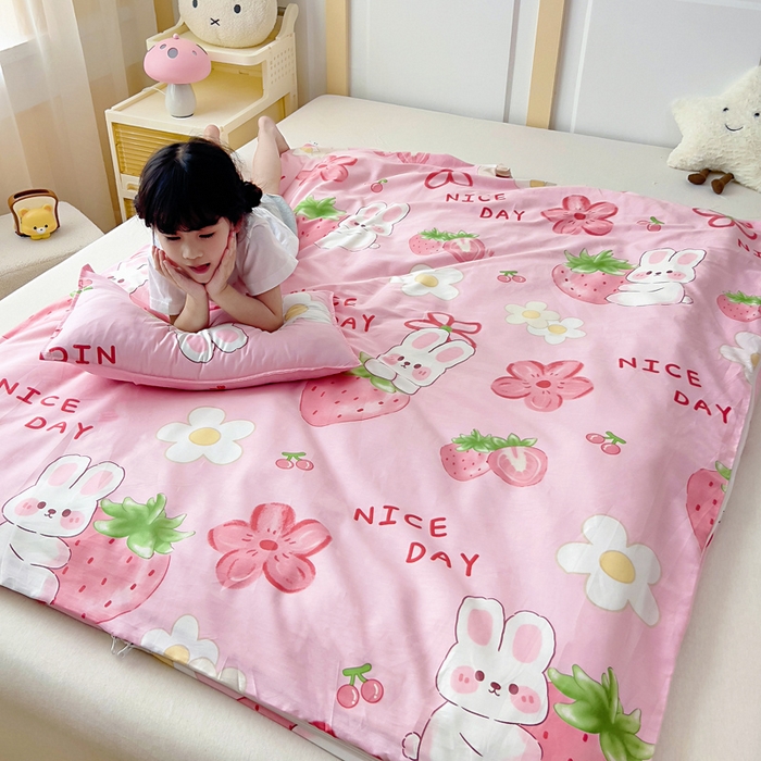 91家纺网 家纺一手货源 找家纺 吉咪兔儿童睡袋四季通用中大童纯棉秋冬季加厚小孩学生成人防踢被子神器草莓免子