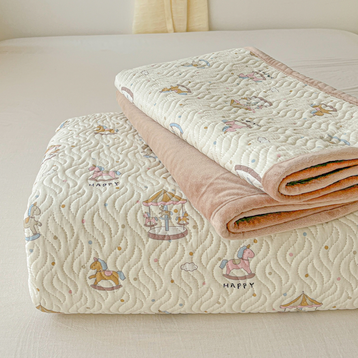 91家纺网 家纺一手货源 找家纺 慕晨 2025新品棉加绒床盖一面全棉一面牛奶绒床盖炕盖单品床盖床盖单件加厚高温酵素砂洗 马戏团