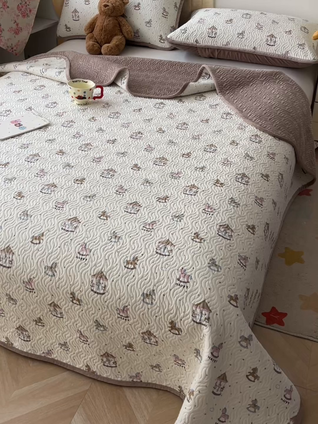 91家纺网 家纺一手货源 找家纺 慕晨 2025新品棉加绒床盖一面全棉一面牛奶绒床盖炕盖单品床盖床盖单件加厚高温酵素砂洗 马戏团