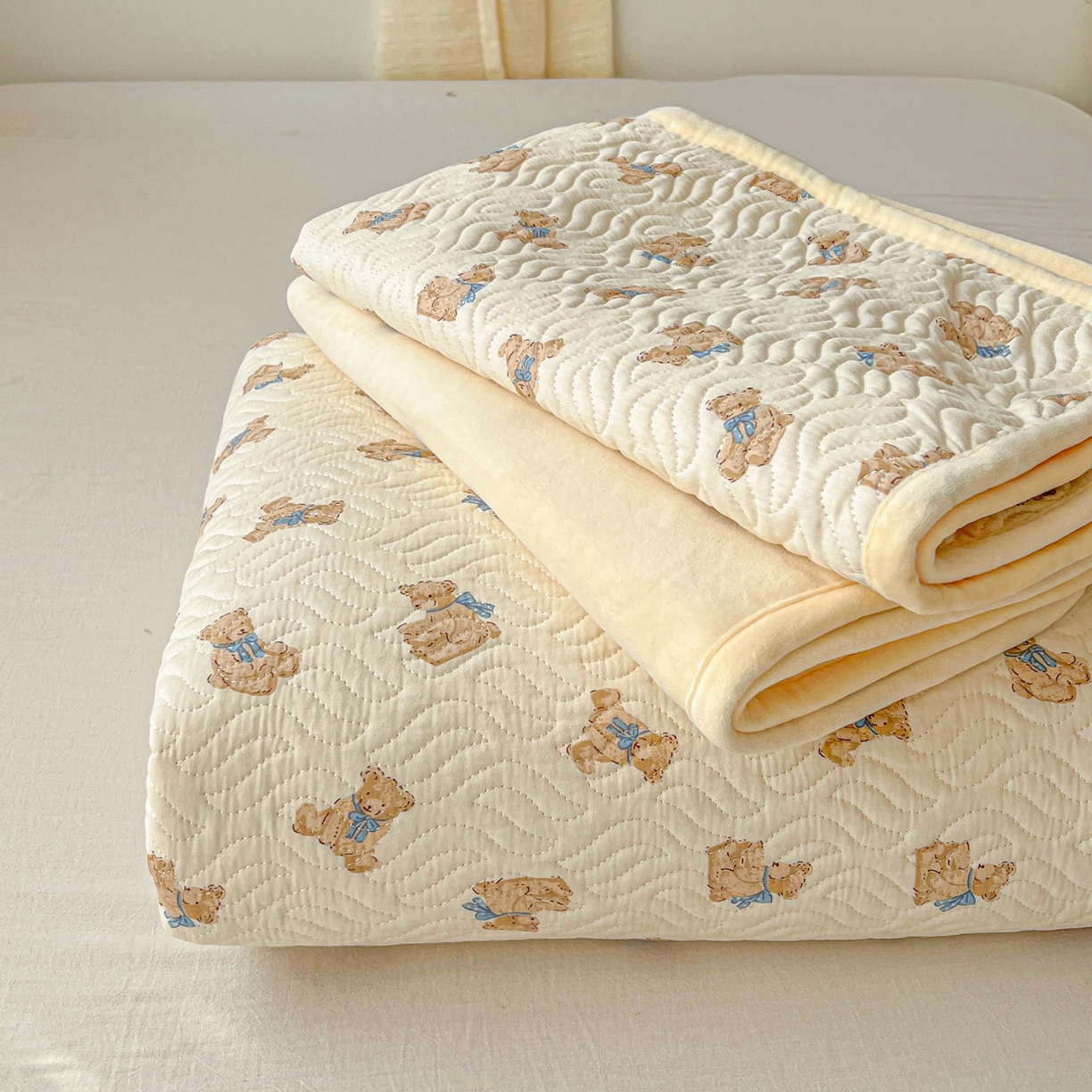 91家纺网 家纺一手货源 找家纺 慕晨 2025新品棉加绒床盖一面全棉一面牛奶绒床盖炕盖单品床盖床盖单件加厚高温酵素砂洗 奶油熊