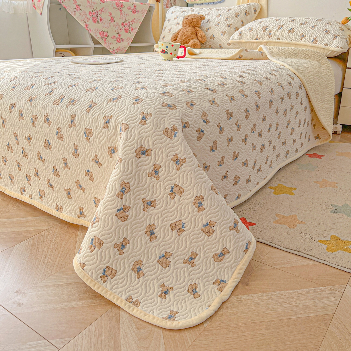 91家纺网 家纺一手货源 找家纺 慕晨 2025新品棉加绒床盖一面全棉一面牛奶绒床盖炕盖单品床盖床盖单件加厚高温酵素砂洗 奶油熊