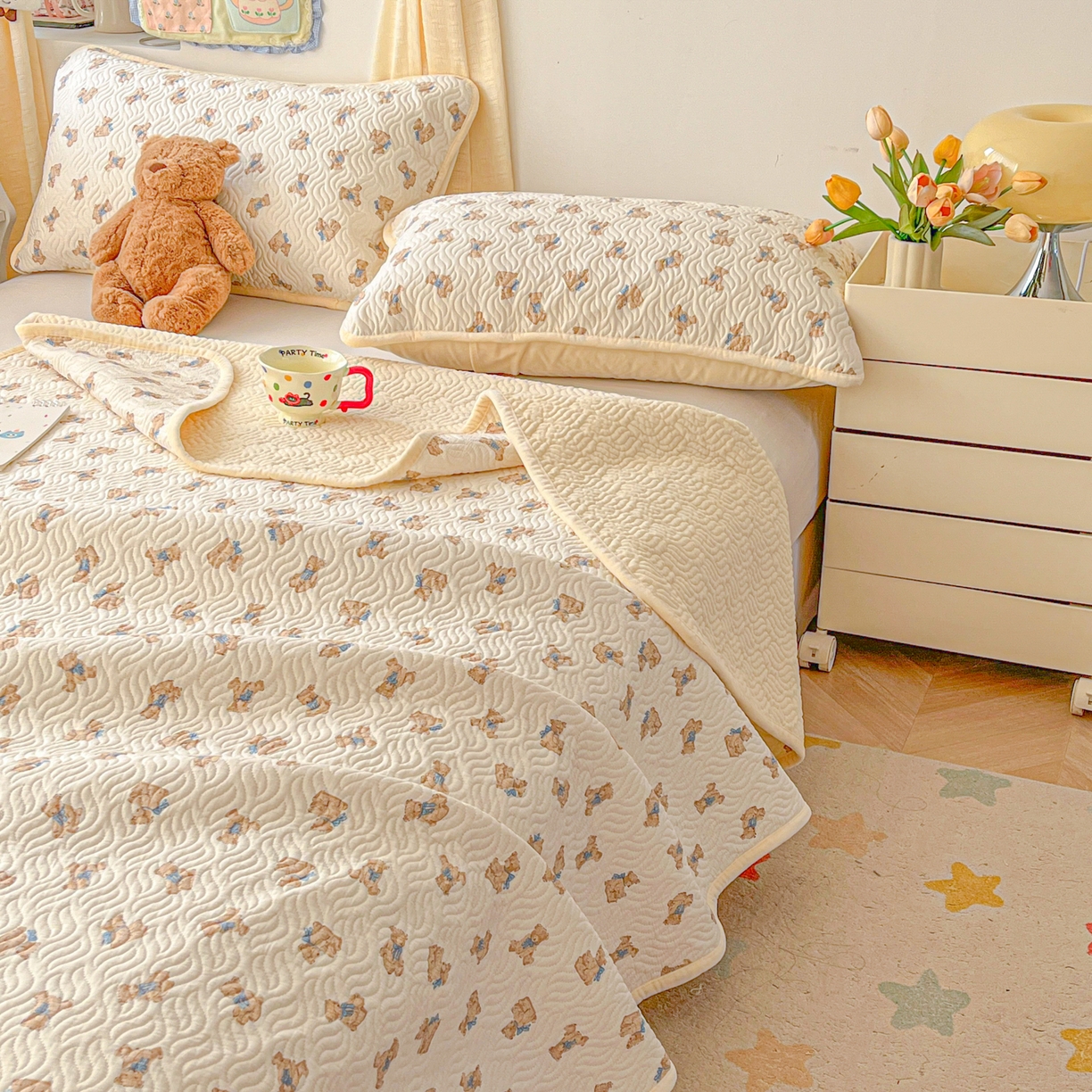 91家纺网 家纺一手货源 找家纺 慕晨 2025新品棉加绒床盖一面全棉一面牛奶绒床盖炕盖单品床盖床盖单件加厚高温酵素砂洗 奶油熊