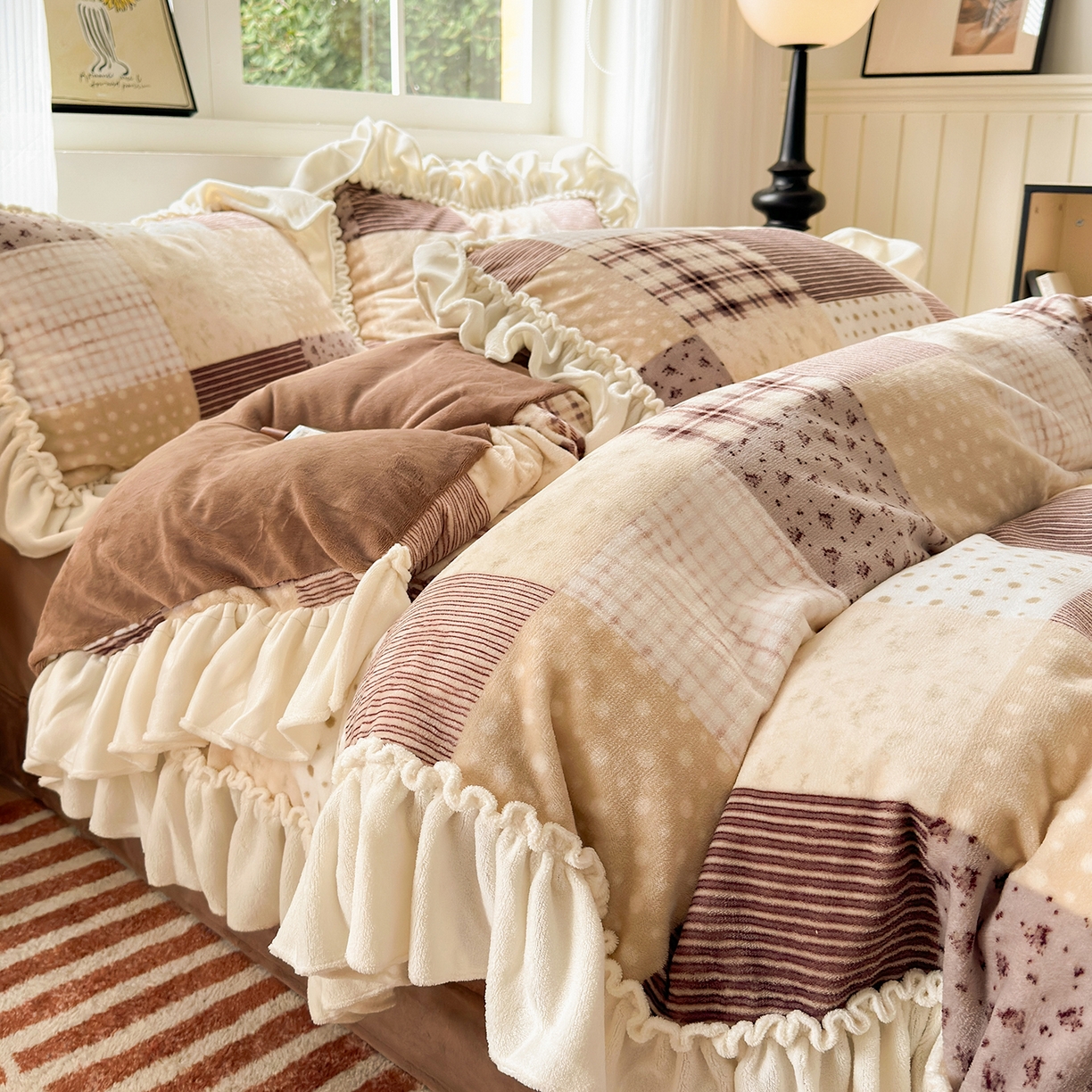 91家纺网 家纺一手货源 找家纺 （总）十里居 2025新款法式田园风花边款牛奶绒四件套