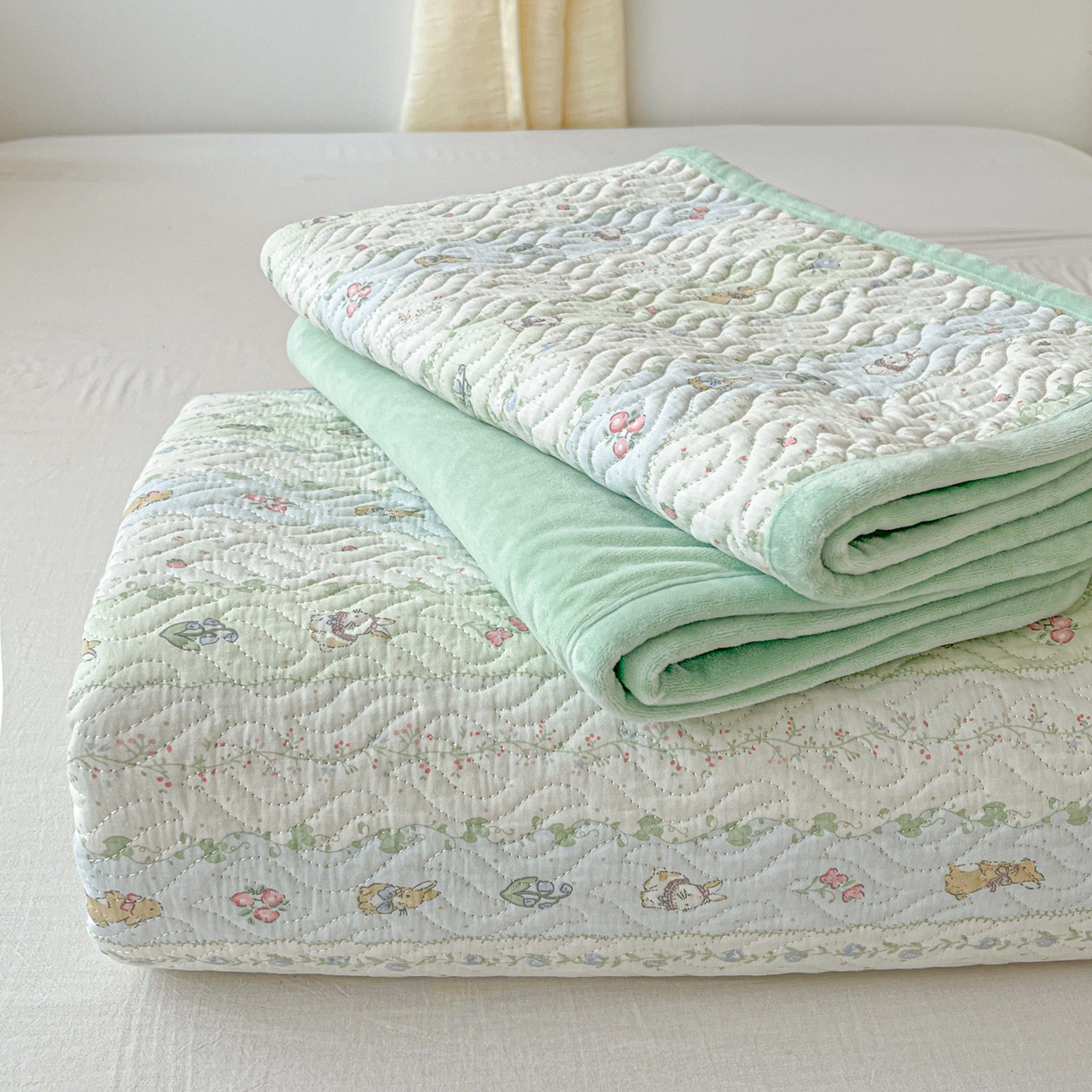 91家纺网 家纺一手货源 找家纺 慕晨 2025新品棉加绒床盖一面全棉一面牛奶绒床盖炕盖单品床盖床盖单件加厚高温酵素砂洗 青青草原