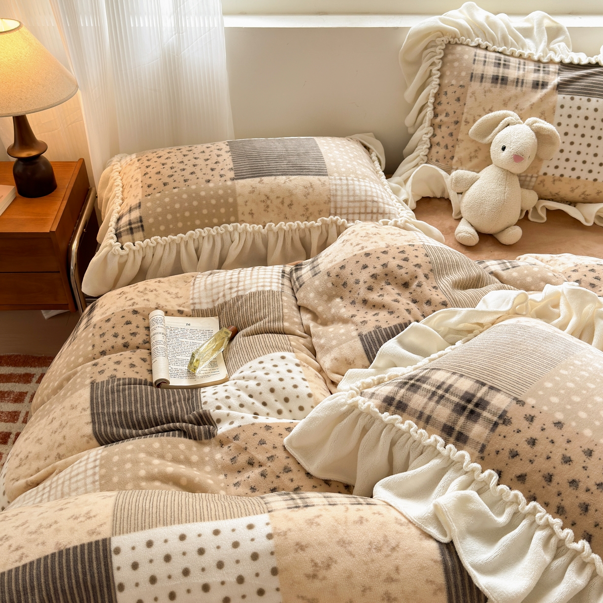 91家纺网 家纺一手货源 找家纺 （总）十里居 2025新款法式田园风花边款牛奶绒四件套