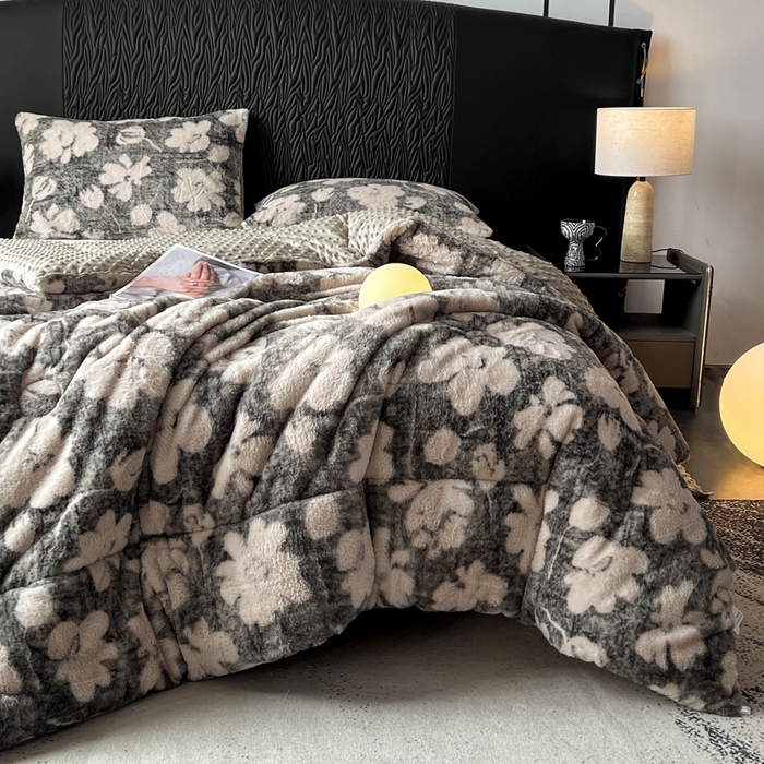 91家纺网 家纺一手货源 找家纺 米乐被业 2025新款兔毛印花豆豆被被子被芯 花漾