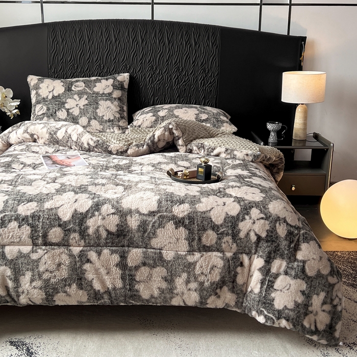 91家纺网 家纺一手货源 找家纺 米乐被业 2025新款兔毛印花豆豆被被子被芯 花漾