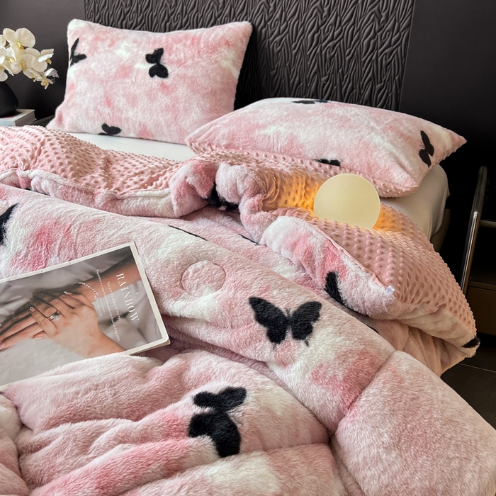 91家纺网 家纺一手货源 找家纺 米乐被业 2025新款兔毛印花豆豆被被子被芯 蝶恋