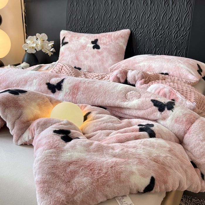 91家纺网 家纺一手货源 找家纺 米乐被业 2025新款兔毛印花豆豆被被子被芯 蝶恋