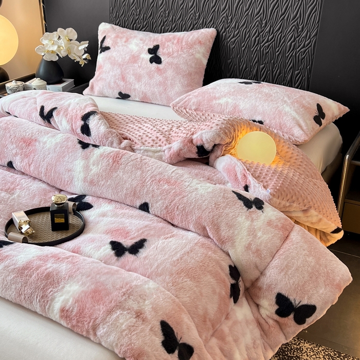 91家纺网 家纺一手货源 找家纺 米乐被业 2025新款兔毛印花豆豆被被子被芯 蝶恋