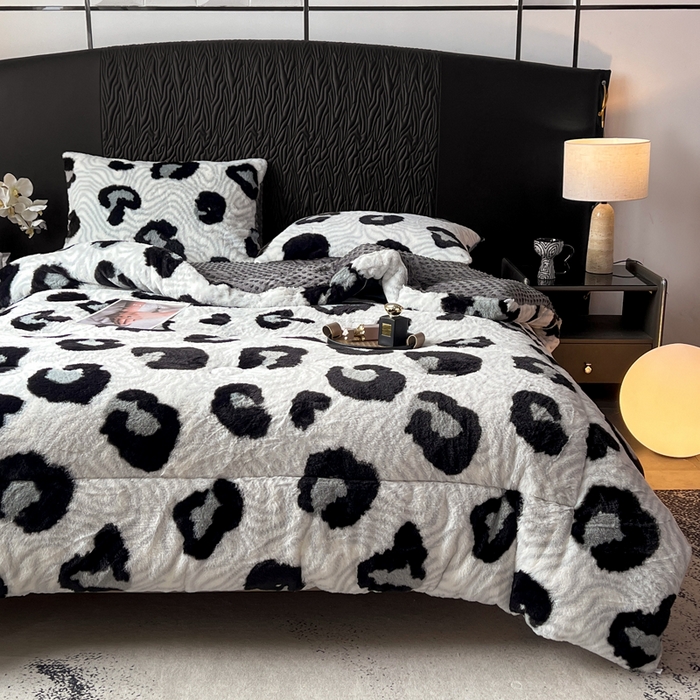 91家纺网 家纺一手货源 找家纺 米乐被业 2025新款兔毛印花豆豆被被子被芯 奶牛纹