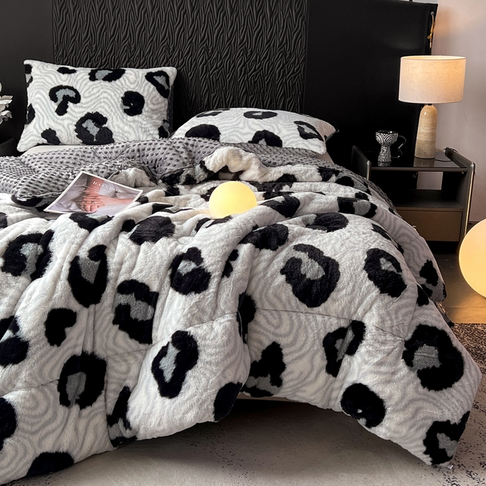 91家纺网 家纺一手货源 找家纺 米乐被业 2025新款兔毛印花豆豆被被子被芯 奶牛纹