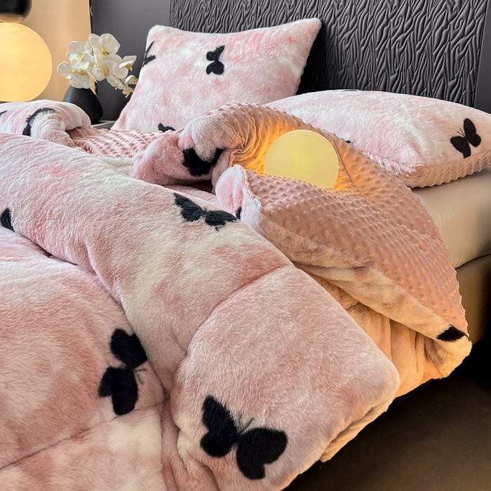 91家纺网 家纺一手货源 找家纺 米乐被业 2025新款兔毛印花豆豆被被子被芯 蝶恋