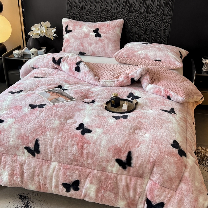 91家纺网 家纺一手货源 找家纺 米乐被业 2025新款兔毛印花豆豆被被子被芯 蝶恋