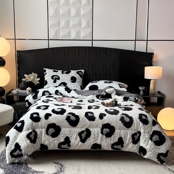 91家纺网 家纺一手货源 找家纺 米乐被业 2025新款兔毛印花豆豆被被子被芯 奶牛纹