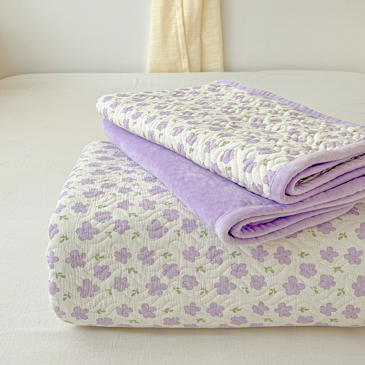 91家纺网 家纺一手货源 找家纺 慕晨 2025新品棉加绒床盖一面全棉一面牛奶绒床盖炕盖单品床盖床盖单件加厚高温酵素砂洗 小紫花