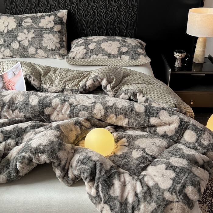 91家纺网 家纺一手货源 找家纺 米乐被业 2025新款兔毛印花豆豆被被子被芯 花漾