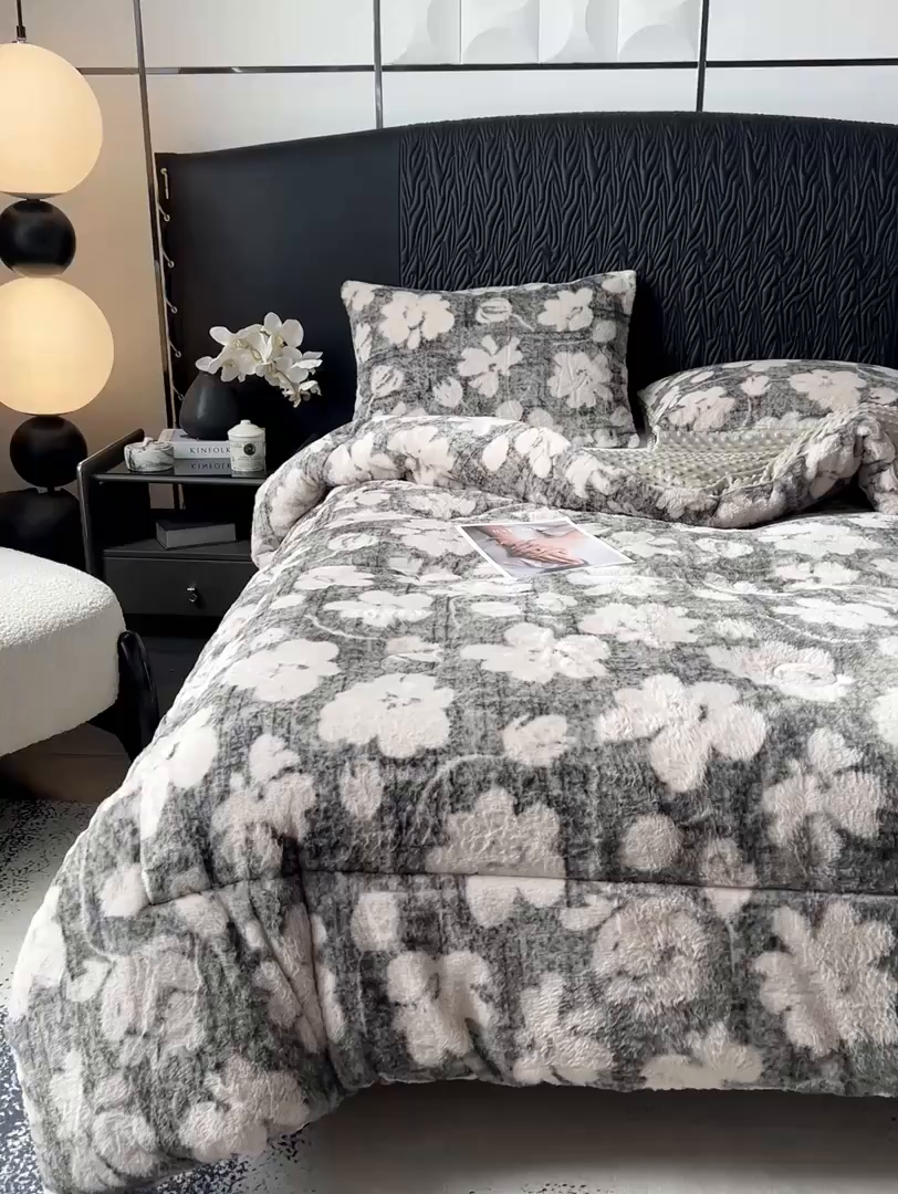 91家纺网 家纺一手货源 找家纺 米乐被业 2025新款兔毛印花豆豆被被子被芯 花漾