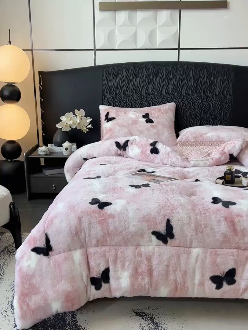 91家纺网 家纺一手货源 找家纺 米乐被业 2025新款兔毛印花豆豆被被子被芯 蝶恋