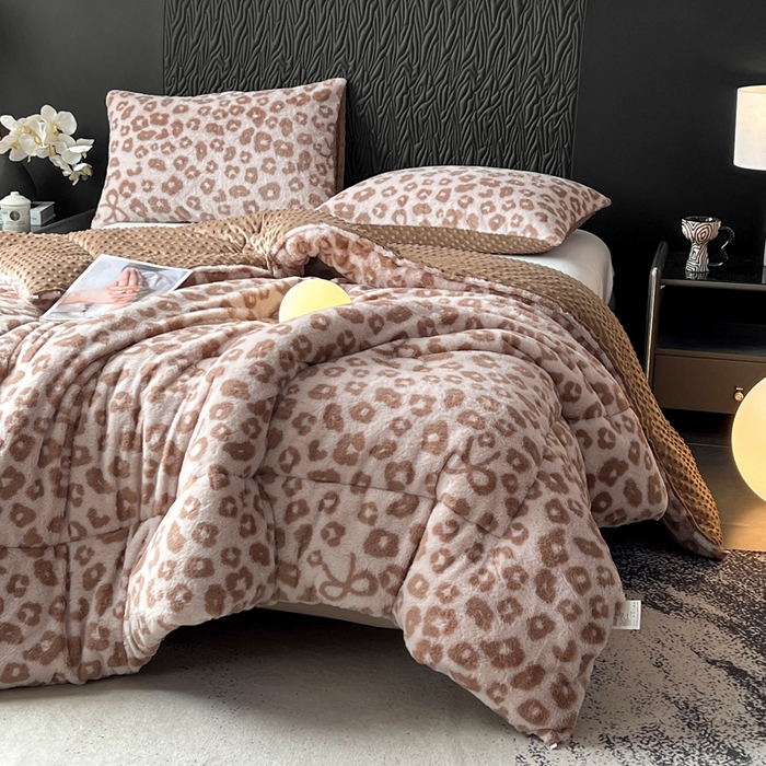 91家纺网 家纺一手货源 找家纺 米乐被业 2025新款兔毛印花豆豆被被子被芯 花样蝴蝶结