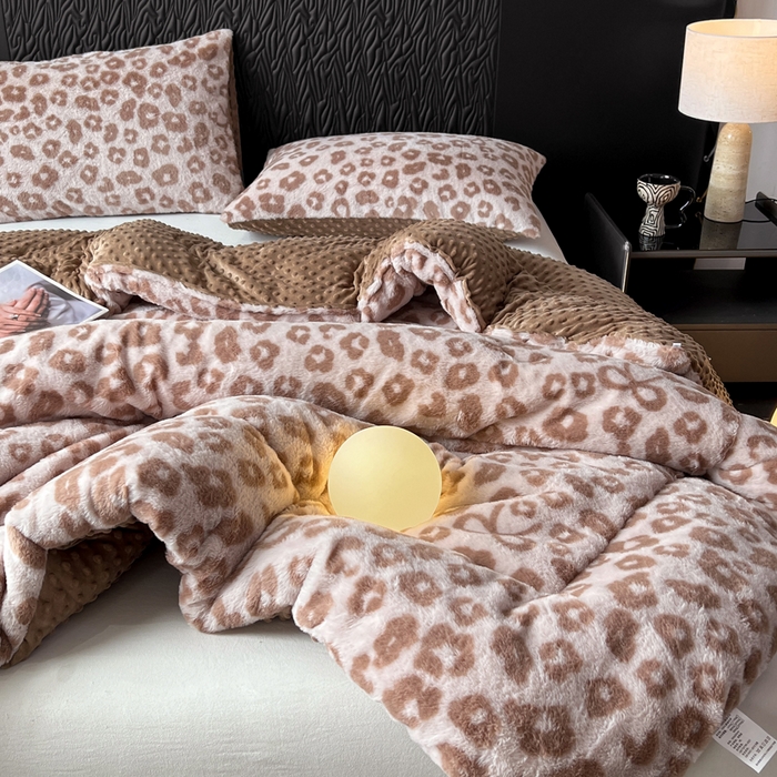 91家纺网 家纺一手货源 找家纺 米乐被业 2025新款兔毛印花豆豆被被子被芯 花样蝴蝶结