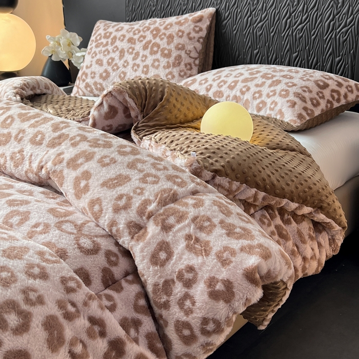 91家纺网 家纺一手货源 找家纺 米乐被业 2025新款兔毛印花豆豆被被子被芯 花样蝴蝶结