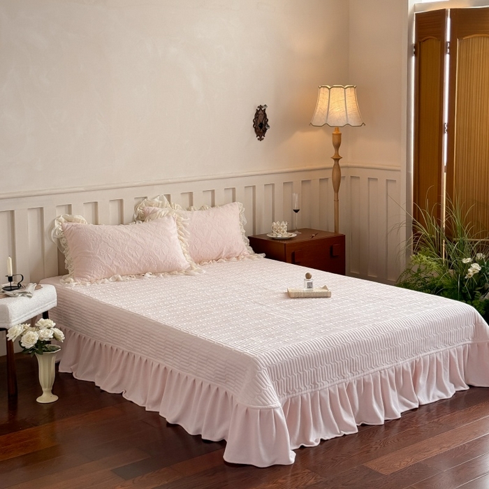 91家纺网 家纺一手货源 找家纺 （总）满座家居 2025新款爆款全消光牛奶绒雕花四件套蕾丝花边仙女款床盖四件套-云芙