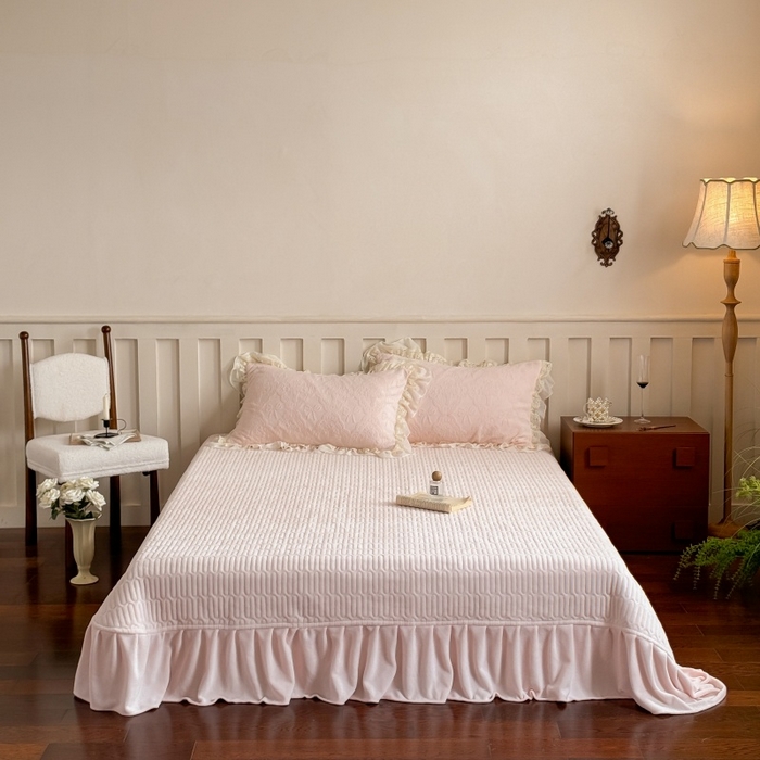 91家纺网 家纺一手货源 找家纺 （总）满座家居 2025新款爆款全消光牛奶绒雕花四件套蕾丝花边仙女款床盖四件套-云芙