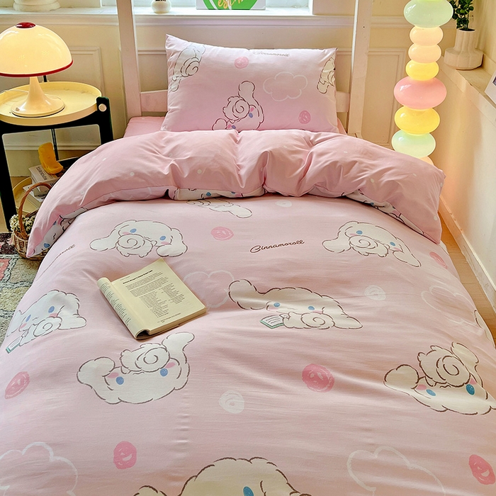 91家纺网 家纺一手货源 找家纺 港岛妹妹 2025新款云朵水洗工艺三丽鸥学生宿舍三件套上下铺三件套 三丽鸥-软萌玉桂狗粉