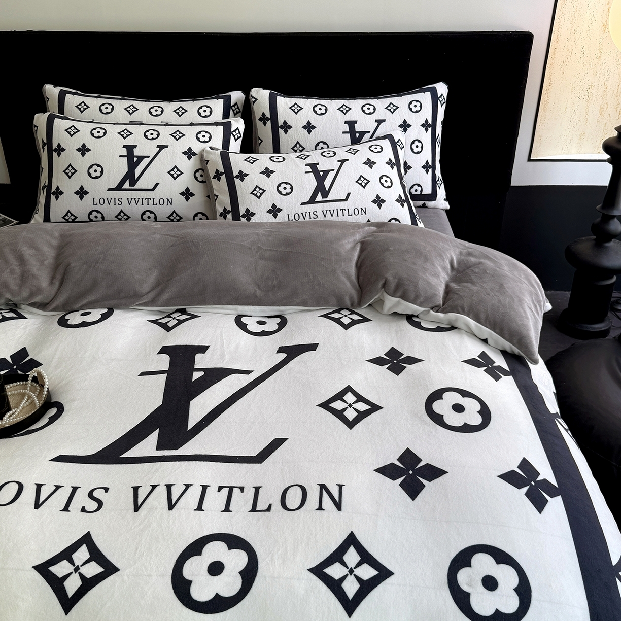 91家纺网 家纺一手货源 找家纺 （总）摩卡（乐趣） 2025新款牛奶绒大版数码印花四件套（提供买家秀）