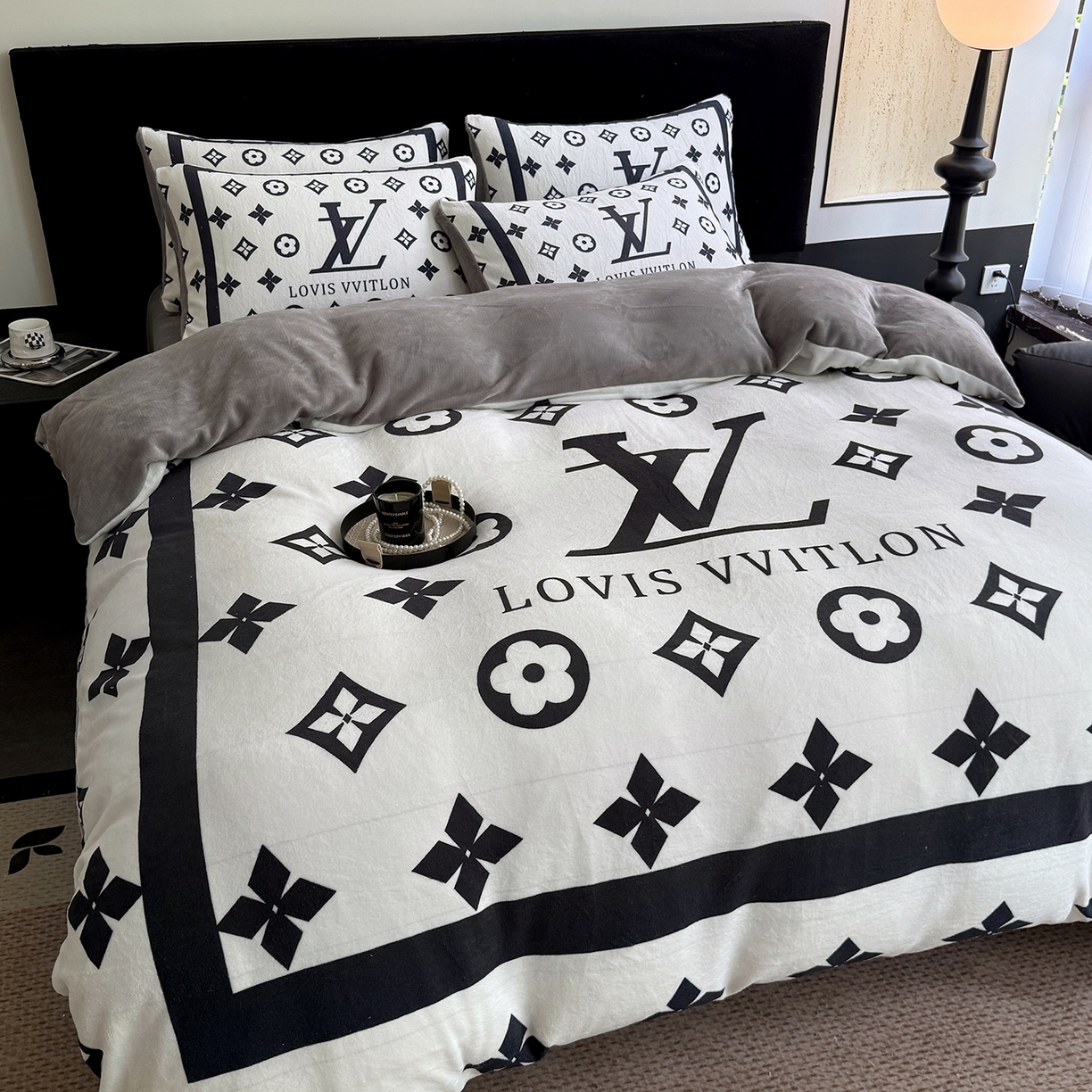 91家纺网 家纺一手货源 找家纺 （总）摩卡（乐趣） 2025新款牛奶绒大版数码印花四件套（提供买家秀）