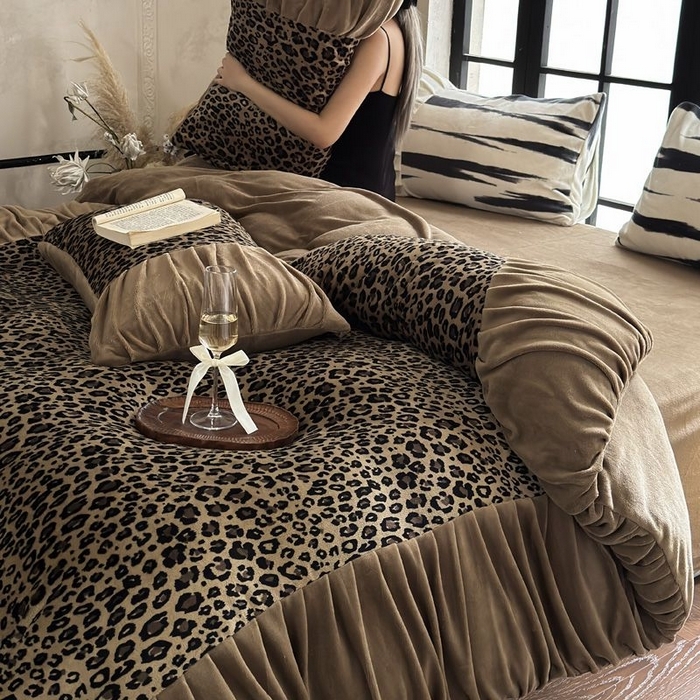 91家纺网 家纺一手货源 找家纺 艾米家居 2025新款韩版双层花边轻奢浮雕系列水洗冰丝四件套 白花边