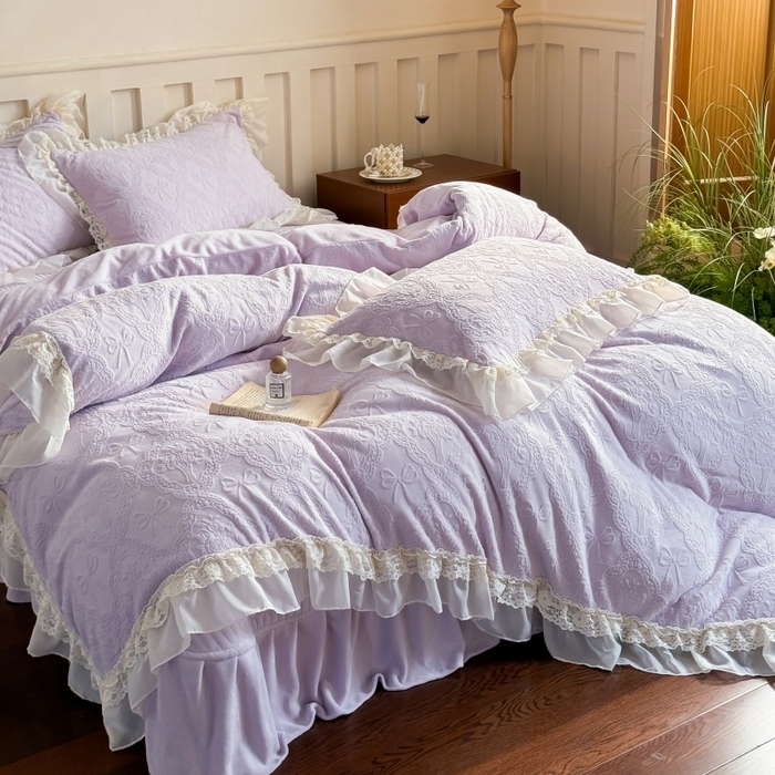 91家纺网 家纺一手货源 找家纺 满座家居 2025新款爆款全消光牛奶绒雕花四件套蕾丝花边仙女款床盖四件套-云芙 云芙-水晶紫