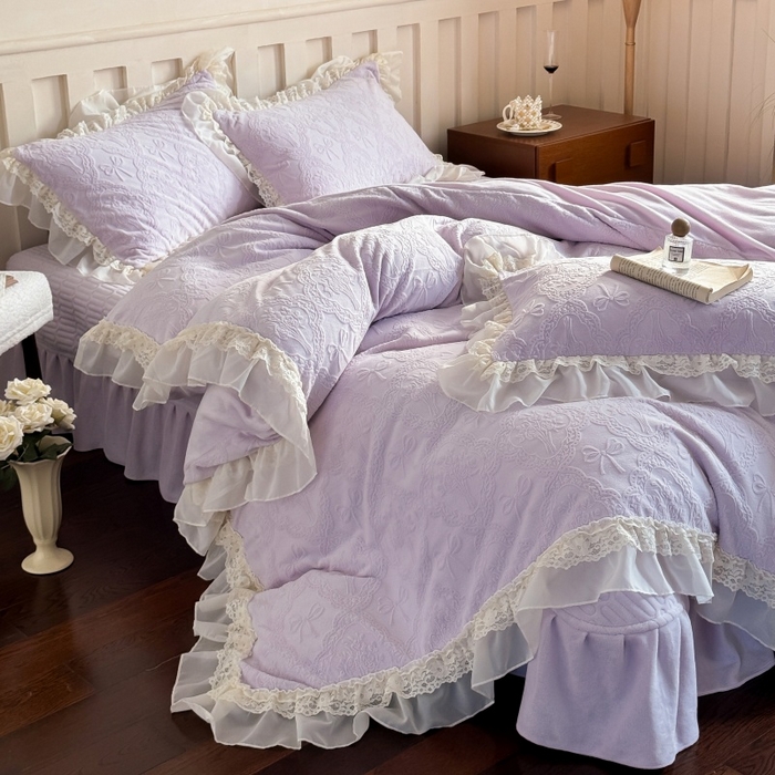 91家纺网 家纺一手货源 找家纺 满座家居 2025新款爆款全消光牛奶绒雕花四件套蕾丝花边仙女款床盖四件套-云芙 云芙-水晶紫