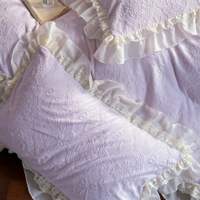 91家纺网 家纺一手货源 找家纺 满座家居 2025新款爆款全消光牛奶绒雕花四件套蕾丝花边仙女款床盖四件套-云芙 云芙-水晶紫