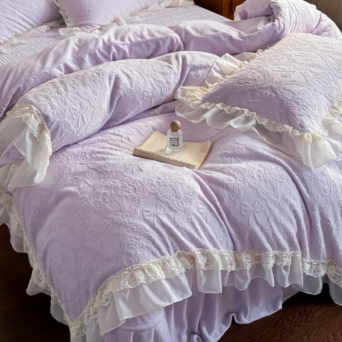 91家纺网 家纺一手货源 找家纺 满座家居 2025新款爆款全消光牛奶绒雕花四件套蕾丝花边仙女款床盖四件套-云芙 云芙-水晶紫