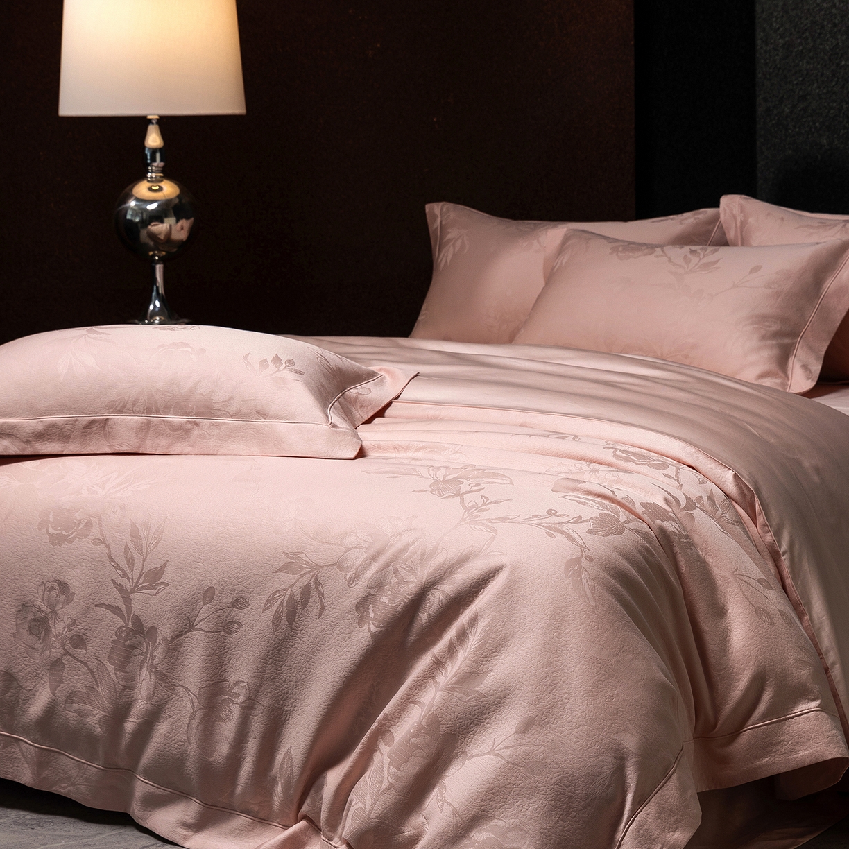 91家纺网 家纺一手货源 找家纺 太古汇家居 2025新款全棉厚织金丝银线四件套-水榭花都系列 水榭花都-粉色