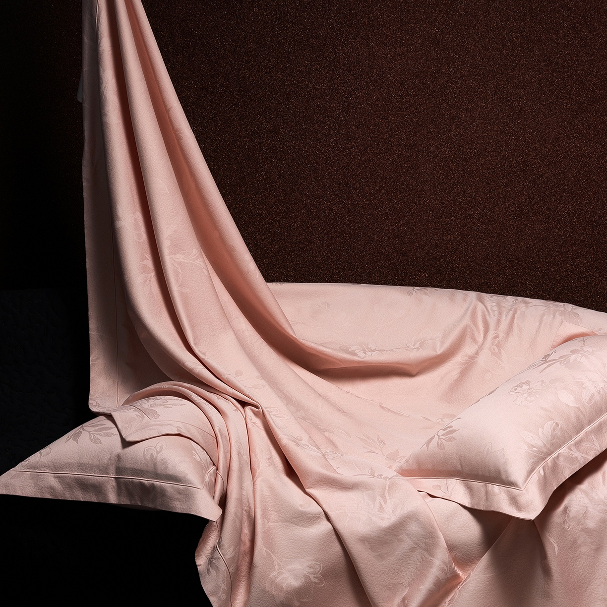 91家纺网 家纺一手货源 找家纺 太古汇家居 2025新款全棉厚织金丝银线四件套-水榭花都系列 水榭花都-粉色