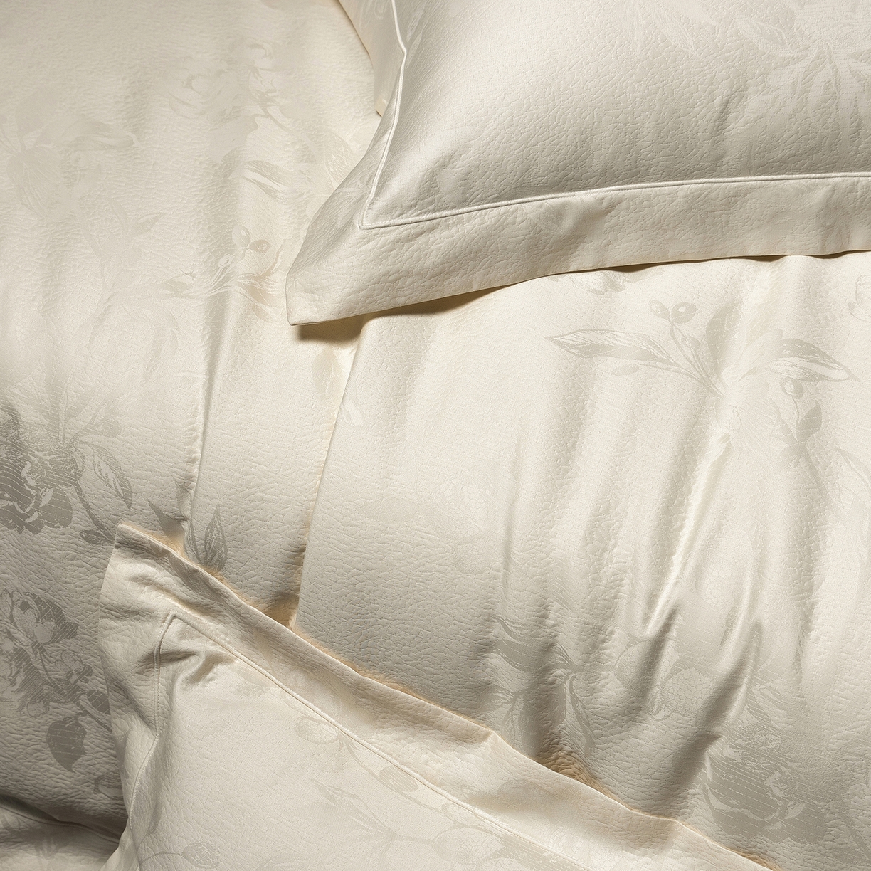 91家纺网 家纺一手货源 找家纺 太古汇家居 2025新款全棉厚织金丝银线四件套-水榭花都系列 水榭花都-奶白