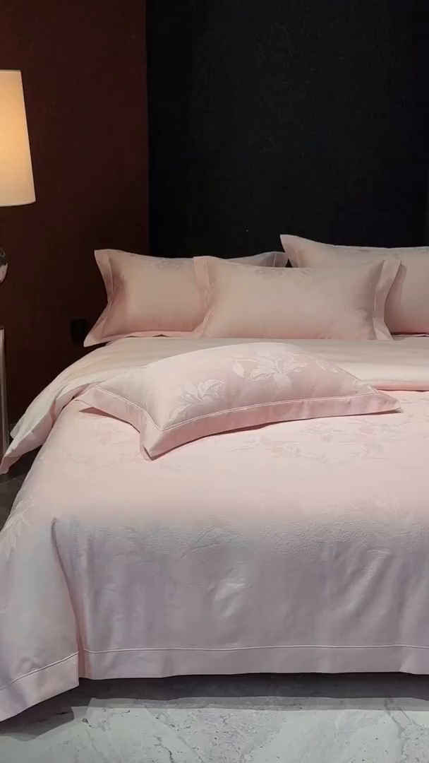 91家纺网 家纺一手货源 找家纺 太古汇家居 2025新款全棉厚织金丝银线四件套-水榭花都系列 水榭花都-粉色