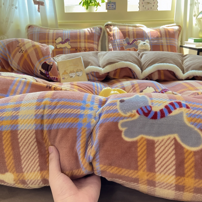 91家纺网 家纺一手货源 找家纺 大麦家纺 2025年新款兔毛花边印花牛奶绒四件套 奔跑汪汪