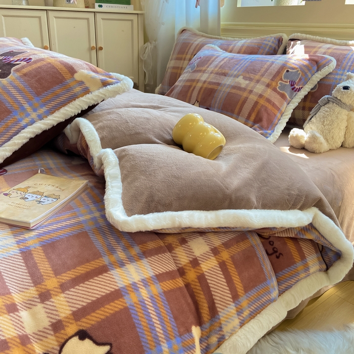 91家纺网 家纺一手货源 找家纺 大麦家纺 2025年新款兔毛花边印花牛奶绒四件套 奔跑汪汪