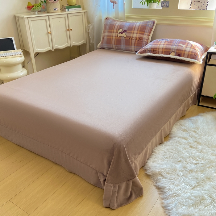 91家纺网 家纺一手货源 找家纺 大麦家纺 2025年新款兔毛花边印花牛奶绒四件套 奔跑汪汪