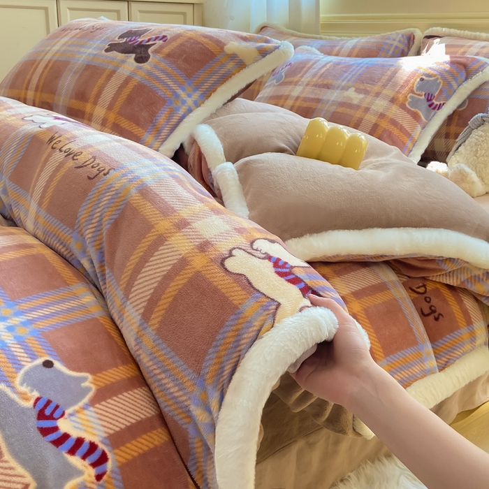 91家纺网 家纺一手货源 找家纺 大麦家纺 2025年新款兔毛花边印花牛奶绒四件套 奔跑汪汪