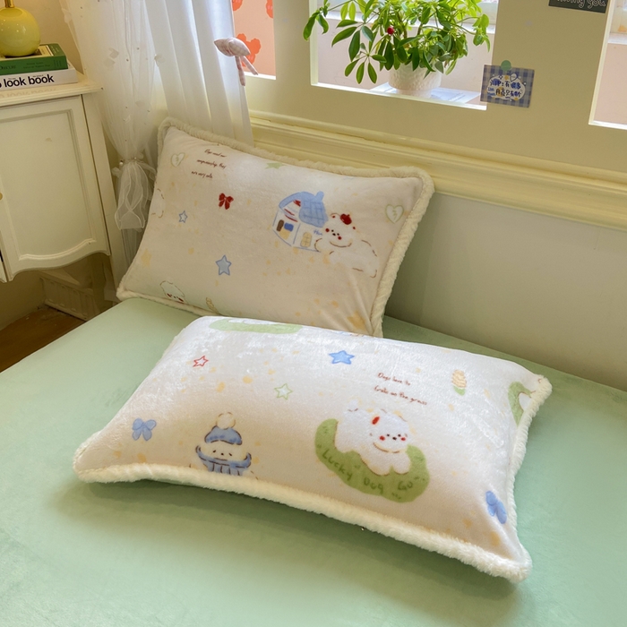 91家纺网 家纺一手货源 找家纺 大麦家纺 2025年新款兔毛花边印花牛奶绒四件套 草地小狗